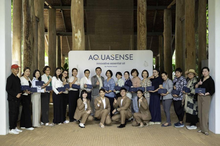 AquaSense เปิดตัวนวัตกรรมใหม่ Essential Oil เนื้อน้ำนม ตัวช่วยคลายเครียดชีวิตคนเมืองด้วยการใช้กลิ่นบำบัด เปิดตัวครั้งแรกในงาน ‘Sense of Tomorrow’ เพื่อเปิดประสบการณ์ Wellness & Neurocosmetics แห่งอนาคต AquaSense เปิดตัวนวัตกรรมใหม่ Essential Oil เนื้อน้ำนม ตัวช่วยคลายเครียดชีวิตคนเมืองด้วยการใช้กลิ่นบำบัด เปิดตัวครั้งแรกในงาน ‘Sense of Tomorrow’ เพื่อเปิดประสบการณ์ Wellness & Neurocosmetics แห่งอนาคต