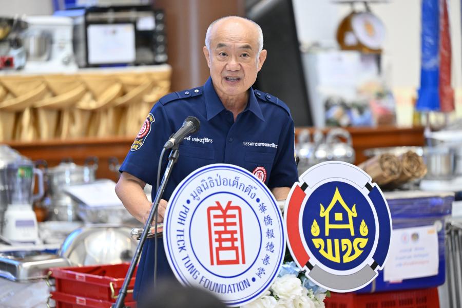 มูลนิธิป่อเต็กตึ๊ง เดินสายสร้างอาชีพ สร้างชีวิตอย่างยั่งยืนต่อเนื่อง มอบอุปกรณ์ประกอบอาชีพ ให้แก่ครัวเรือนยากจนในพื้นที่จังหวัดชุมพร รวมมูลค่ากว่า 1 ล้านบาท พร้อมนำหน่วยแพทย์เคลื่อนที่ออกบริการในพื้นที่ฟรี ณ หอประชุมแปดเหลี่ยม โครงการพัฒนาพื้นที่หนองใหญ่ตามพระราชดำริ ตำบลบางลึก อำเภอเมือง จังหวัดชุมพร