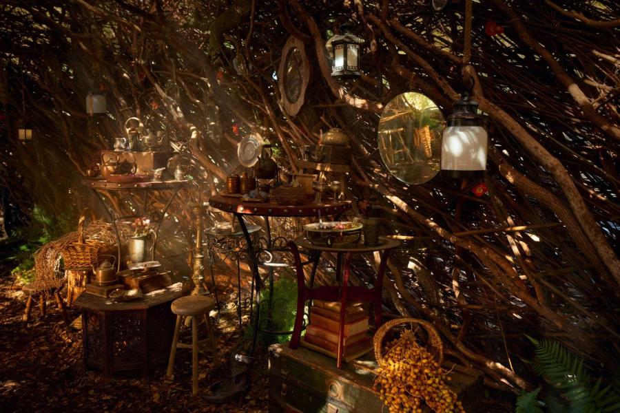 Airbnb ชวนสัมผัสมนต์เสน่ห์ Wicked: For Good  เปิดประสบการณ์สุดพิเศษ ณ บ้านพักเอลฟาบา   