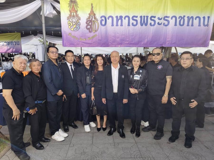 สมาคมช่างภาพสื่อมวลชนดิจิทัล นำทีม ’’สื่อมวลชนจิตอาสา’’ แจกอาหารพระราชทาน ณ ท้องสนามหลวง