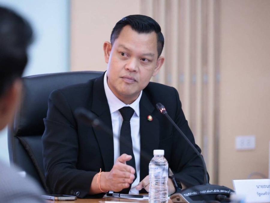 “ธนกร” ประกาศ “พักหนี้-ดีพร้อม” ยกต้น : ยกดอก อัตโนมัติ 4 เดือน ช่วยลูกหนี้ SME น้ำท่วมภาคใต้ เร่งเพิ่มสภาพคล่องผ่านสินเชื่อ “เงินง่าย ฟื้นใต้ ช่วยภัยพิบัติ“ ดอกเบี้ย 0% นาน 6 เดือน   