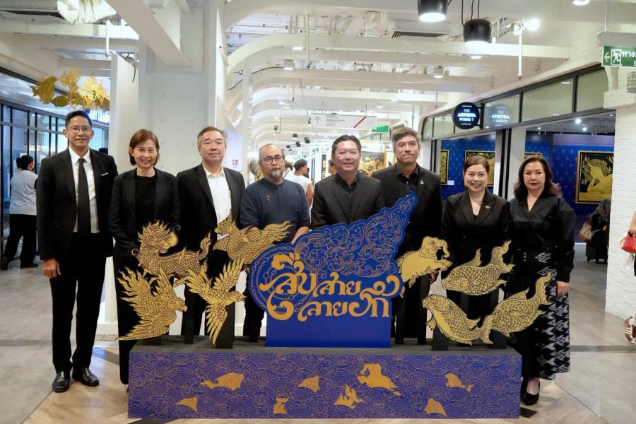 ลวดลายแผ่นทองสู่จินตนาการของคนรุ่นใหม่... BMN เชิญชวนชื่นชมภาพวาดลายรดน้ำ จากฝีมือเยาวชนไทย ที่ตีความความรุ่งเรืองแห่งรัตนโกสินทร์อย่างมีชีวิตชีวา  ในนิทรรศการ “สืบสายลายรัก ณ Metro Art สถานี MRT พหลโยธิน