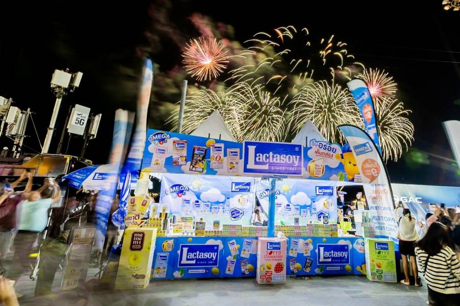 “แลคตาซอย” ออกบูธชวนดื่มนม-มาชมพลุ ที่งานเทศกาลพลุนานาชาติ พัทยา