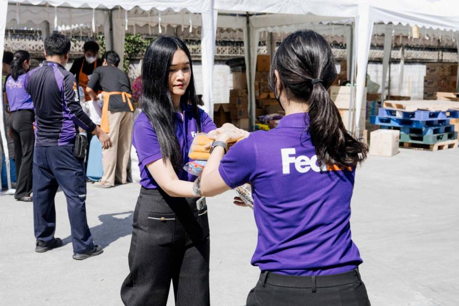 เฟดเอ็กซ์ร่วมส่งมอบความช่วยเหลือ  แก่ผู้ประสบภัยน้ำท่วมในพื้นที่ภาคใต้ของไทย