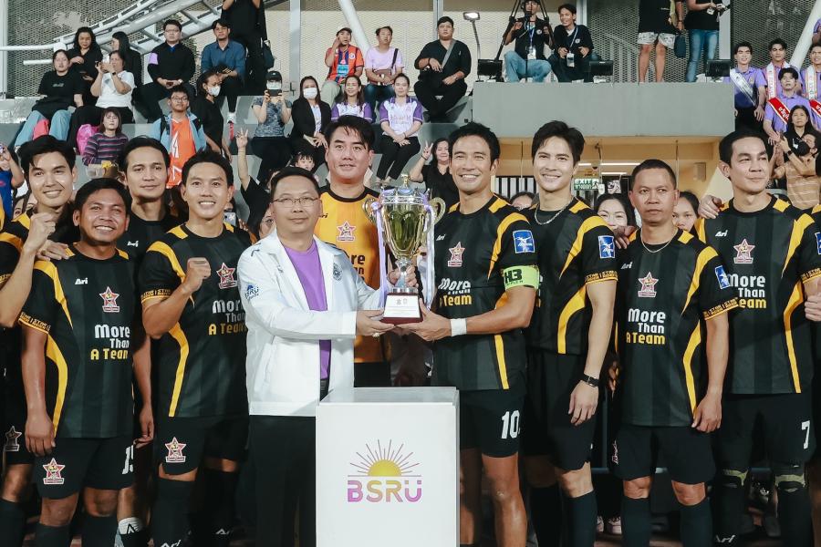 ’’เกรท-ไมค์-กอล์ฟ-ลีซอ’’ นำทัพดารา ’’STAR RIDER FC’’  ดวลแข้งเจ้าถิ่น ’’BANSOMDEJ FC’’  สร้างรอยยิ้มและความประทับใจส่งท้ายงาน ’’บ้านสมเด็จเฟสติวัล 2’’